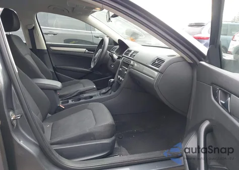 2012 Volkswagen Passat 2.5L S z USA, uszkodzony, nr VIN 1VWAP7A38CC077071